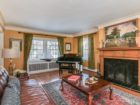 5th image of 1000 W 56th St