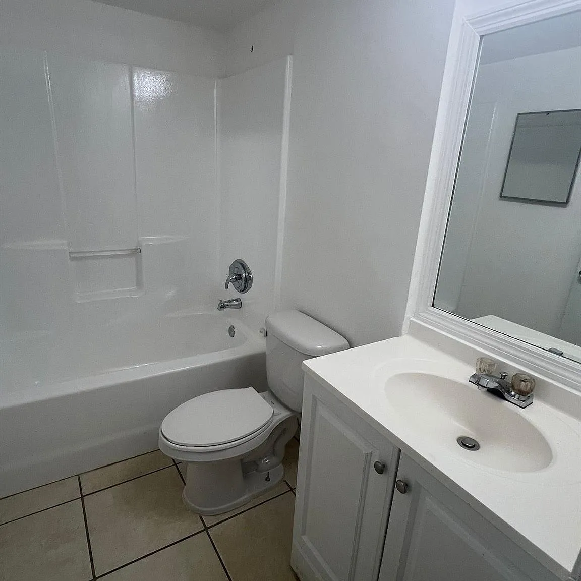 2 bed, 1.0 bath, 749 sqft, $1,900 — Photo 2