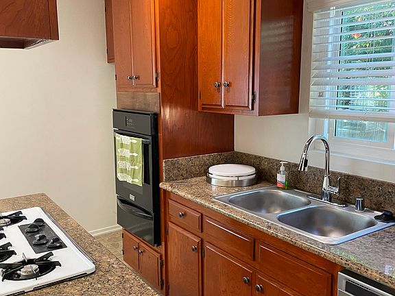 4th image of 2428 Penmar Ave Unit 1.5