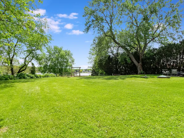 1182 Lady Bird Dr, Somonauk, IL 60552