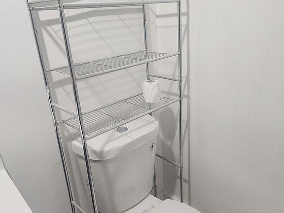 3rd image of 323 Rosewood Ave APT 2