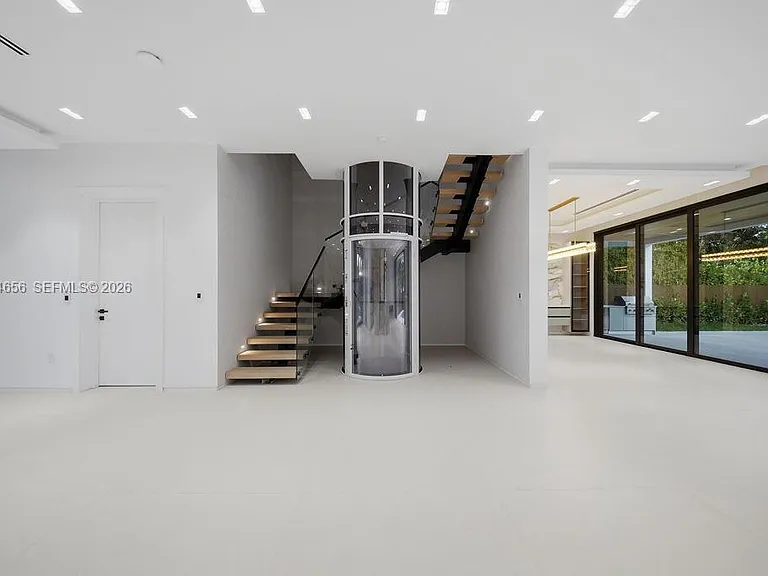 3318 NE 16th Pl — Photo 17