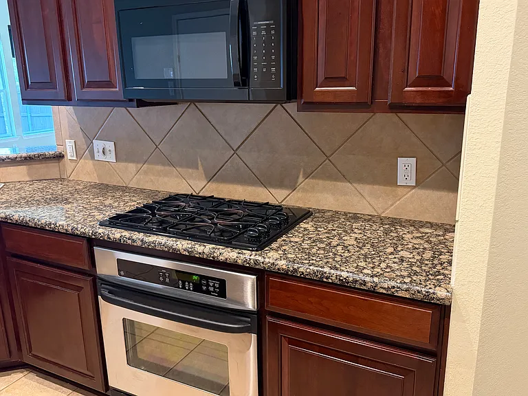 1630 Lagonda Ln — Photo 29