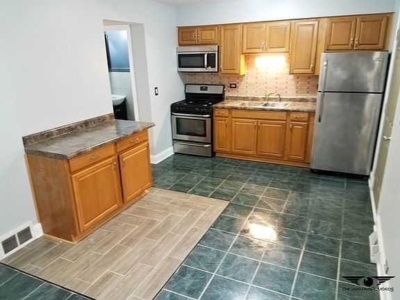 5th image of 933 W North Ave APT E