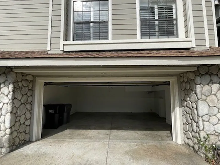 923 Lotus Cir — Photo 3