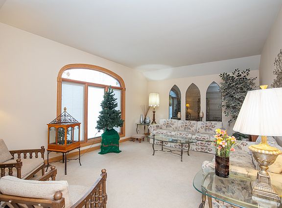 5th image of 18242 Breckenridge Blvd