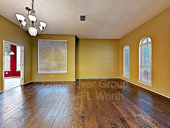 3rd image of 1219 Aylesbury Dr