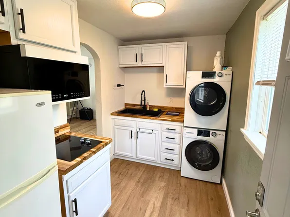 CR1806, 1806 Crescent Ave #1806, Eau Claire, WI 54703
