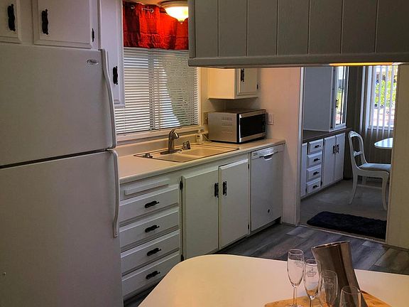2nd image of 86 Desert Rose Dr
