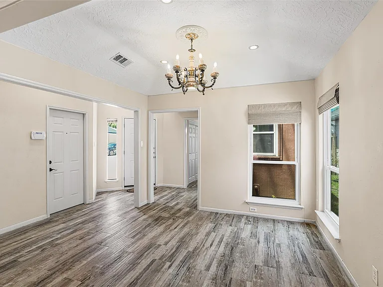 1516 Beaconshire Rd — Photo 5