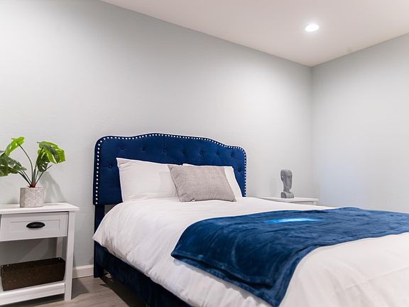 5th image of 3219 Irlanda Way #1