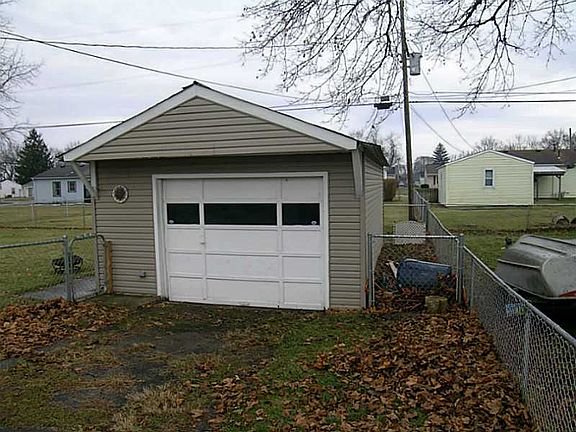 2nd image of 212 W Ross St