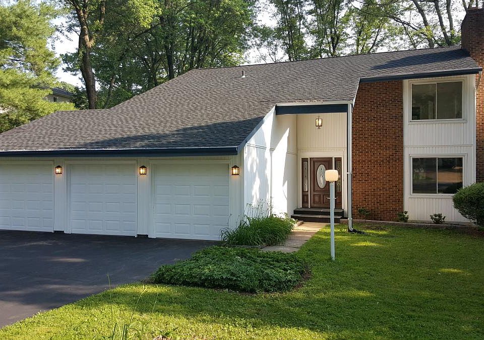 Updated 4 BR 4.5 bath 3 car garage, 2 fireplaces, Living Room, Dinning Room, Family Room, and Main Level Entertainment / Play Room