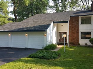 8523 Betterton Ct, Vienna, VA 22182