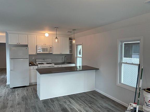 2nd image of 555 Midland Ave