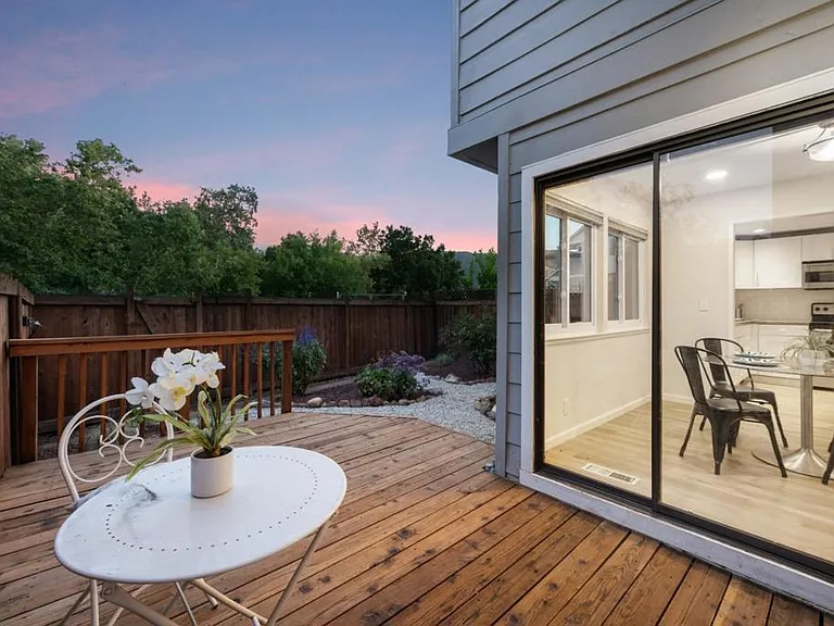 1545 Camden Village Cir — Photo 32