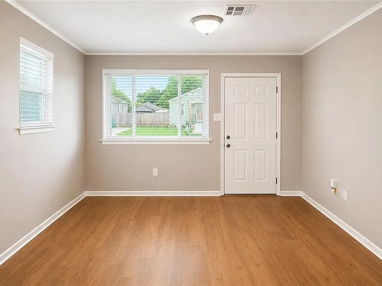 512 N Howard Ave — Photo 3