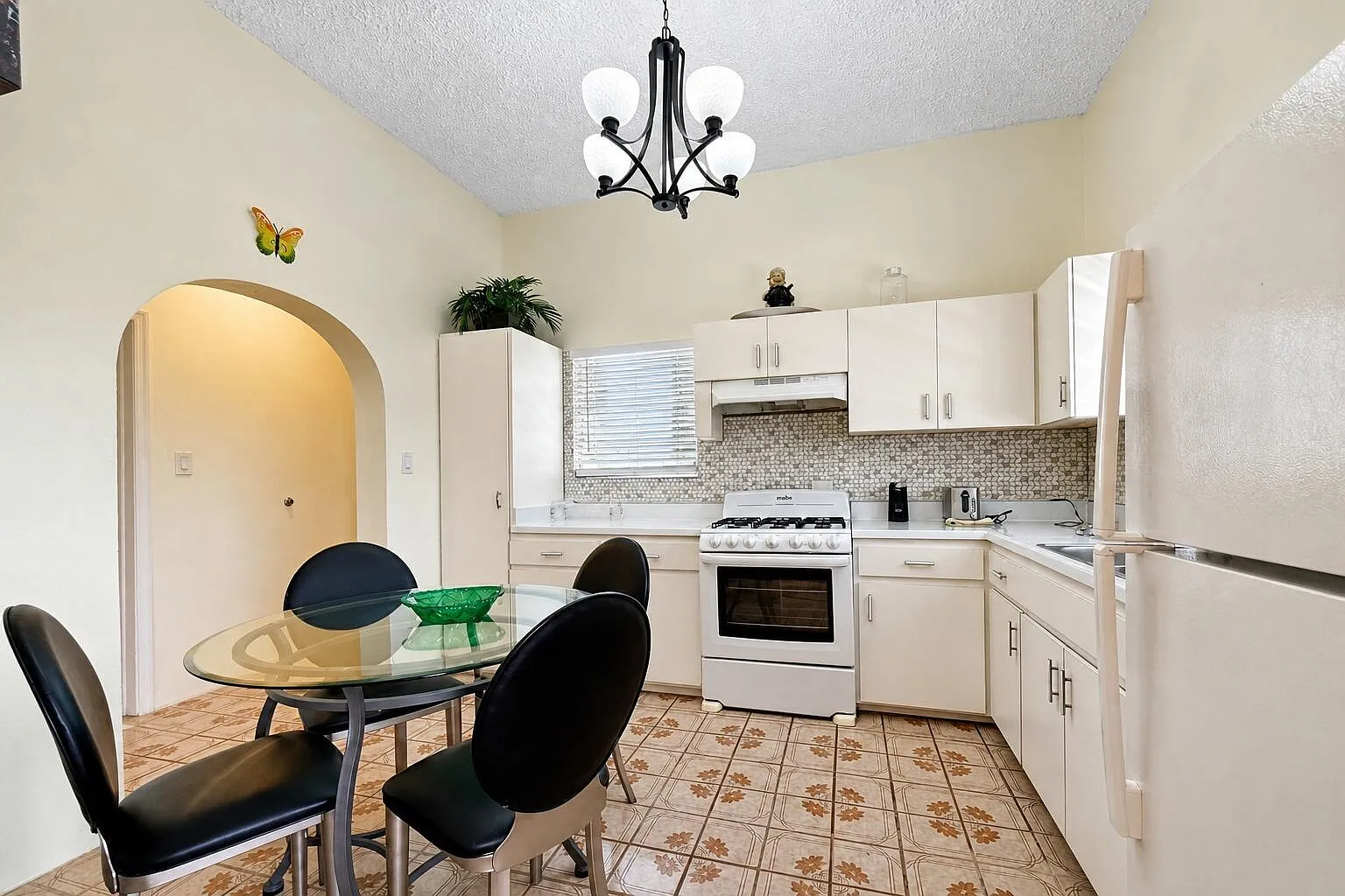 2 bed, $1,600 — Photo 3