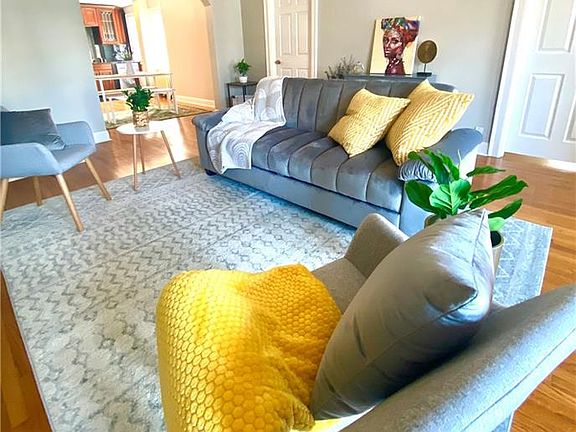 3rd image of 807 W 48th St APT 501