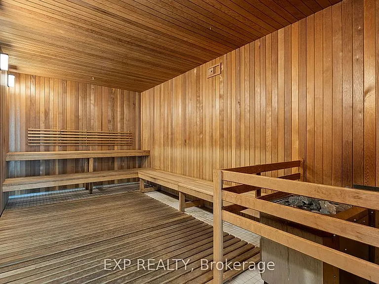 585 Bloor St E #318 — Photo 32