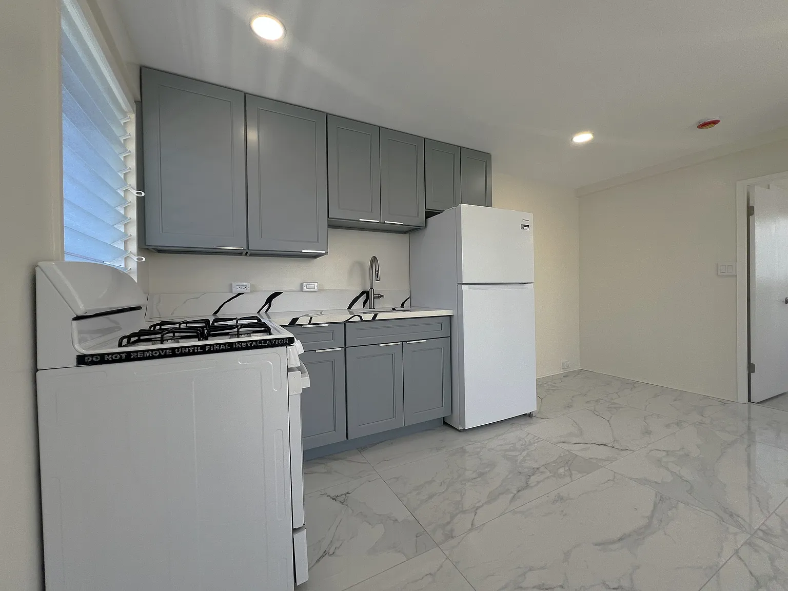 1 bed, 420 sqft, $2,000 — Photo 2