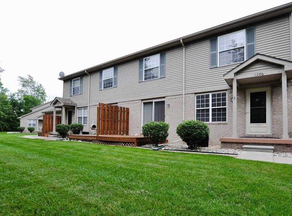 1st image of 1206 Bay Ct #1