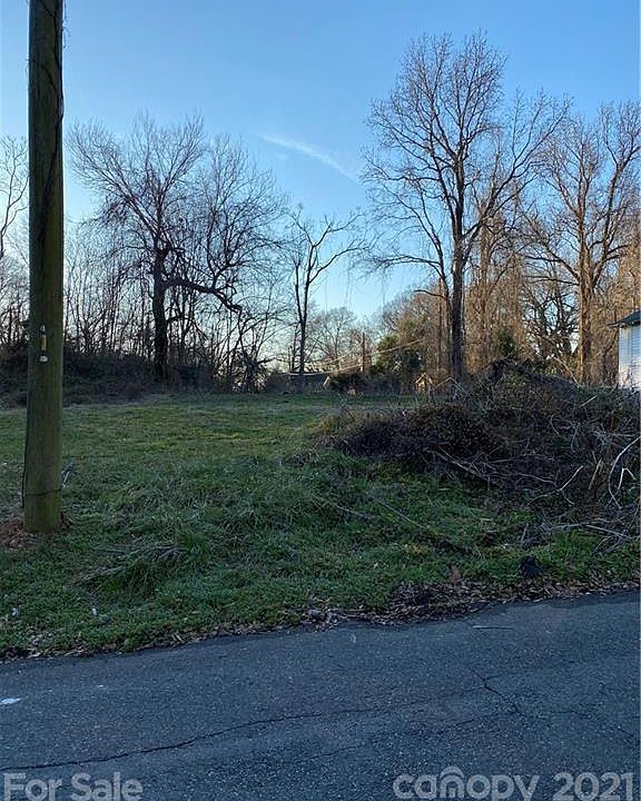 2nd image of 505 Oakland Dr
