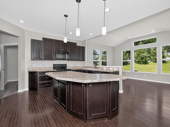 3rd image of 854 Hancock Ct