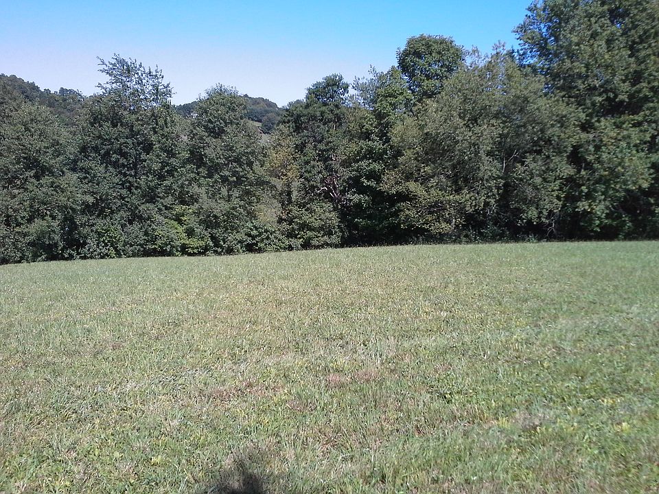 1st image of Camelot Dr #32