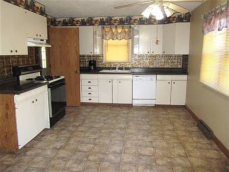 4th image of 3700 W 19th St