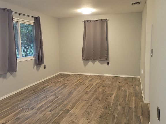 3rd image of 2918 Kingswood Dr
