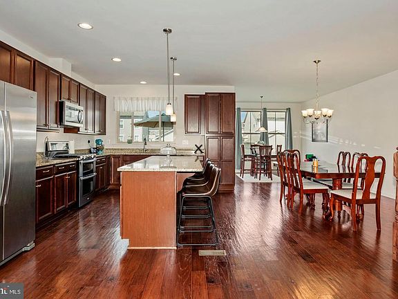 2nd image of 944 Basswood Dr