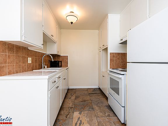 3rd image of 184 Carlton Ave APT 3