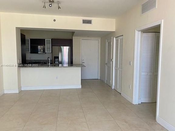 3rd image of 950 Brickell Bay Dr APT 4002