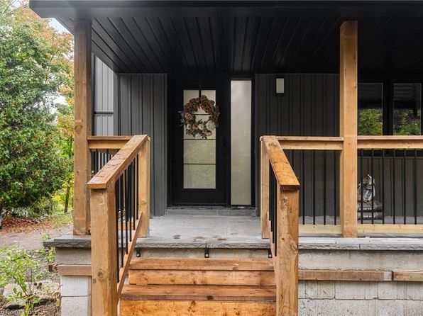 127 Paradise Rd, South Algonquin, ON K0J 2M0