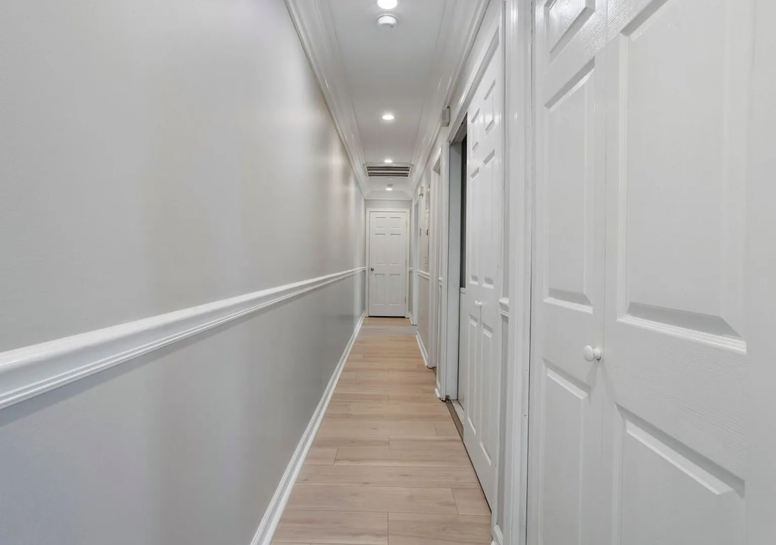 The Shell: Walk-to-Beach Retreat — Photo 2