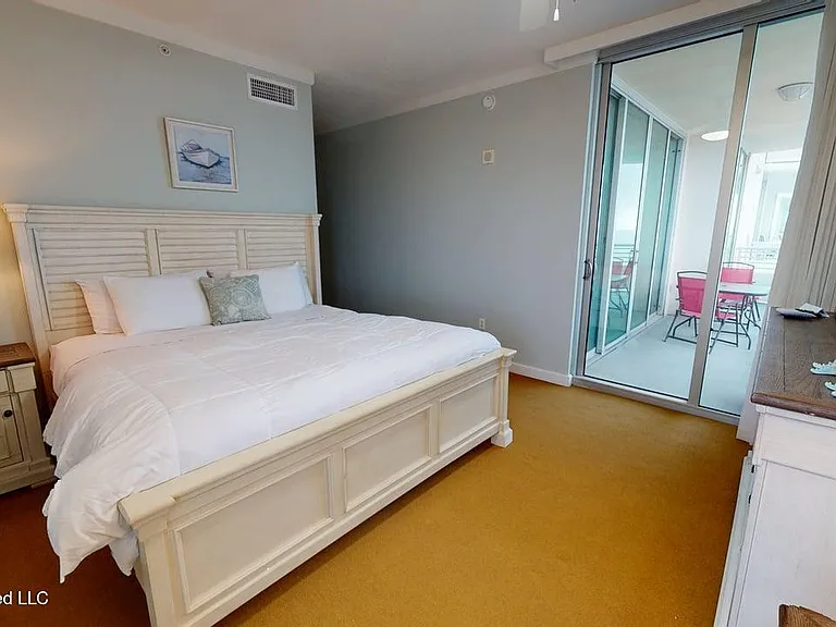 2060 Beach Blvd #901 — Photo 28