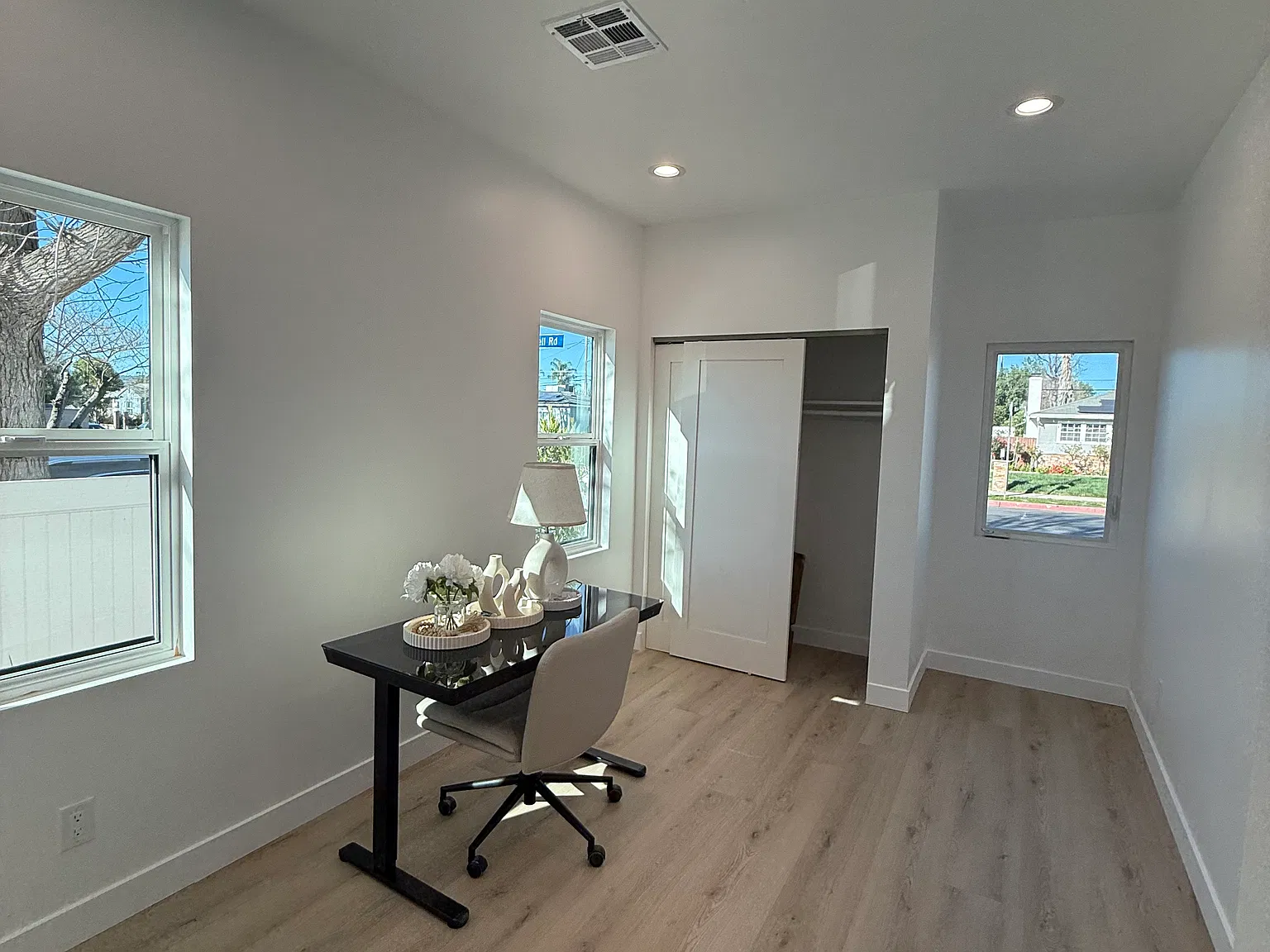 2 bed, 850 sqft, $2,990 — Photo 3