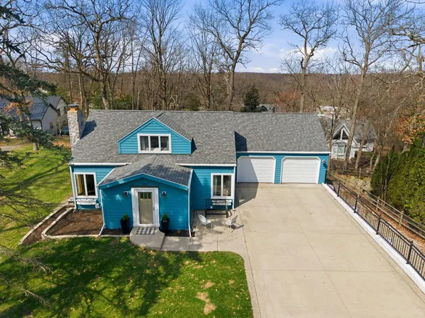 926 Sauganash DRIVE, Fontana, WI 53125