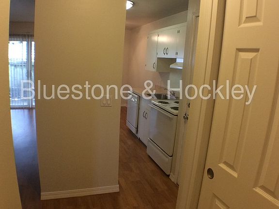 4th image of 2611 SE Willard St
