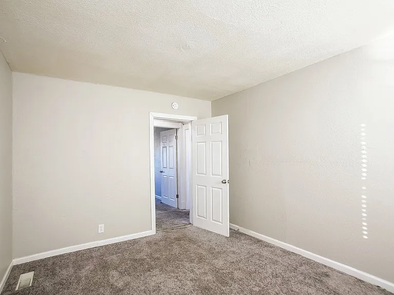 713375_018_living_room_13546236.jpg