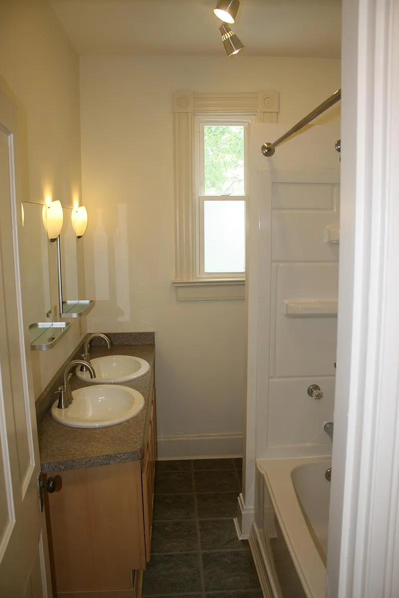 Building Photo - 425 Southview Ave #2