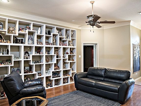 4th image of 1111 Lonnie Dr