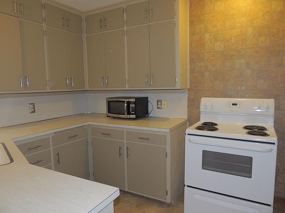 Kitchen with Tile Flooring