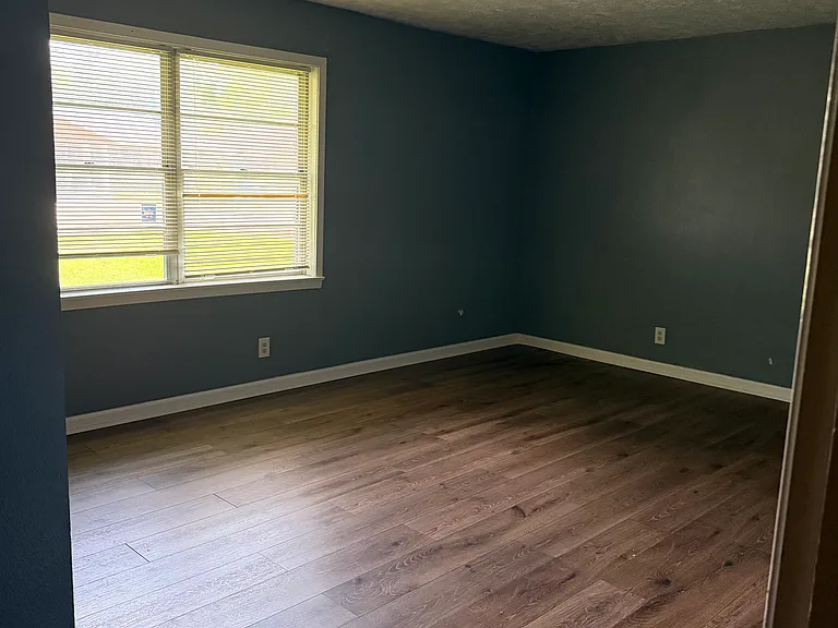 1802 Robinhood St — Photo 12