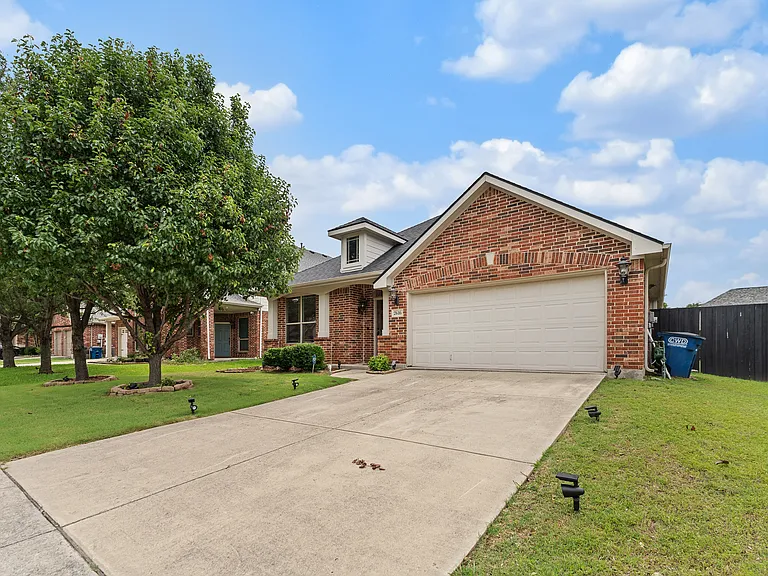 2616 Pine Trail Dr — Photo 2