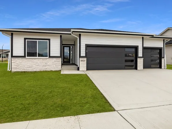 8921 Beery Pl, Johnston, IA 50131