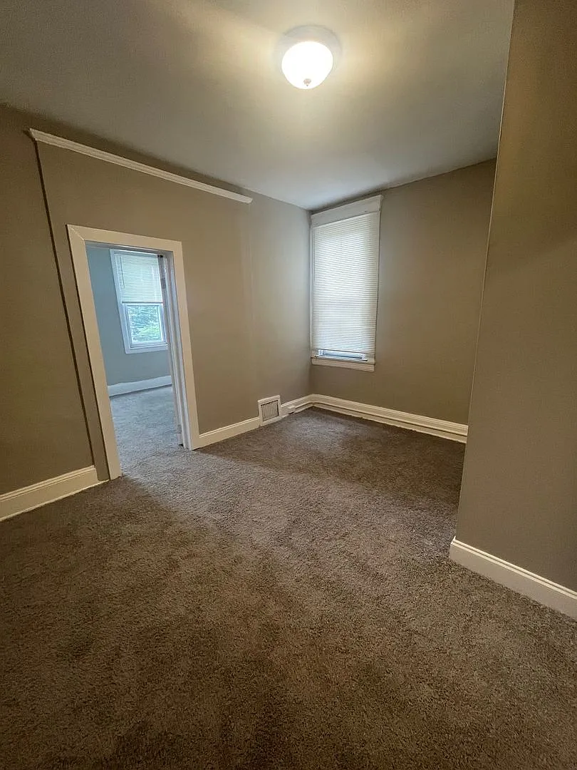 Charming 3BR/1BA Home Near Pimlico Racecourse Ideal for Young Professionals & Growing Families — Photo 2
