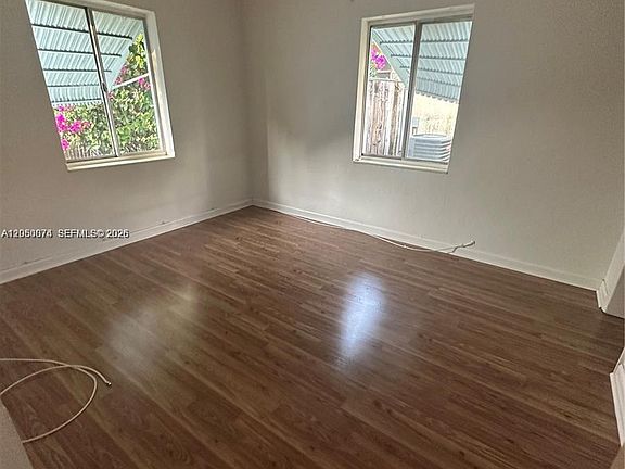 4th image of 5743 Lincoln St
