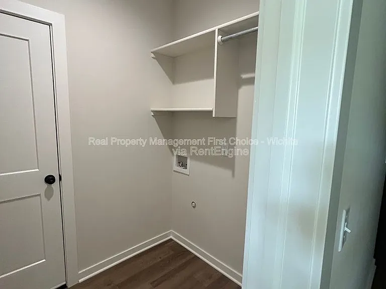 138 N Gowen St — Photo 5